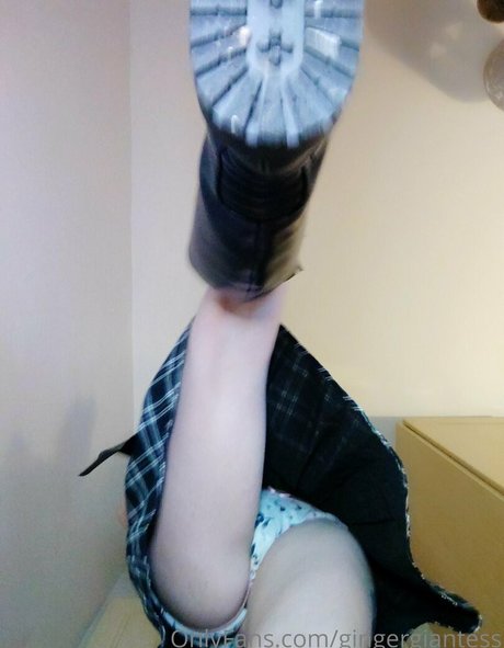Foto di nudo di fuga di OnlyFans di Gingergiantess