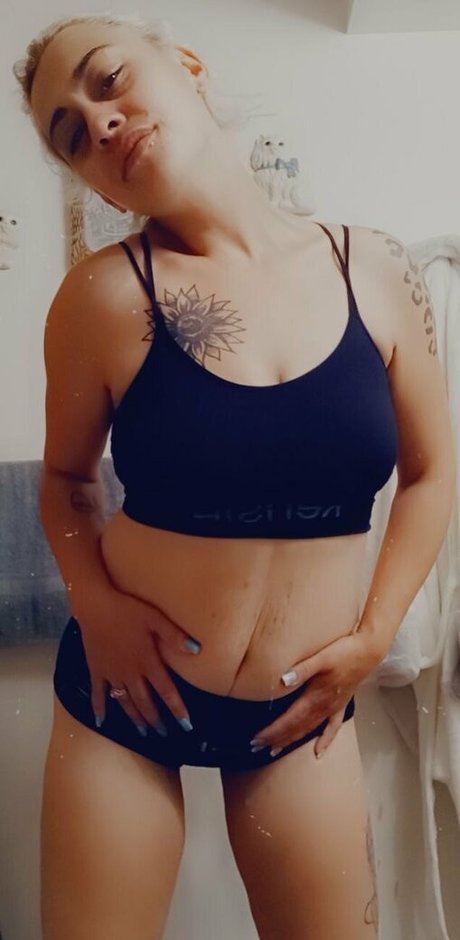 Foto di nudo di fuga di OnlyFans di Alyyjane