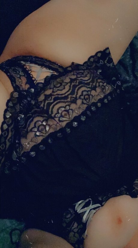 Foto di nudo di fuga di OnlyFans di Thescarlettfawx