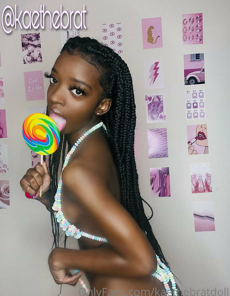 Foto di nudo di fuga di OnlyFans di Kaethebratdoll