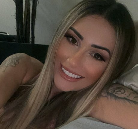 Foto di nudo di fuga di OnlyFans di Vivi Marcon