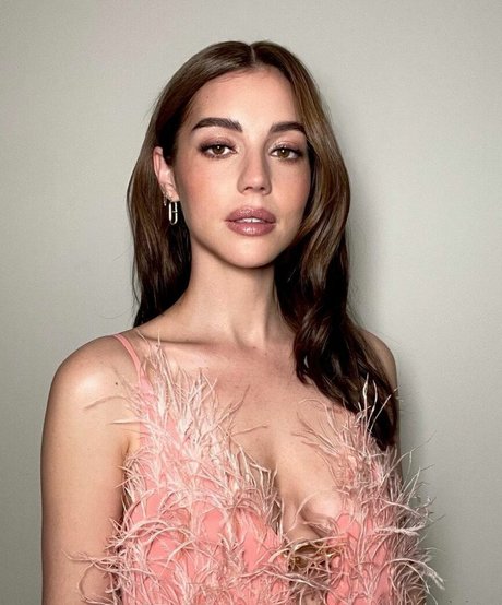 Foto di nudo di fuga di OnlyFans di Adelaide Kane