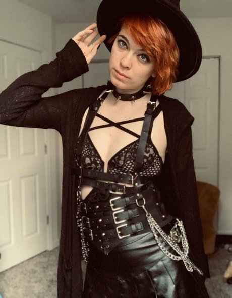 Foto di nudo di fuga di OnlyFans di Naughtylittlekitten93