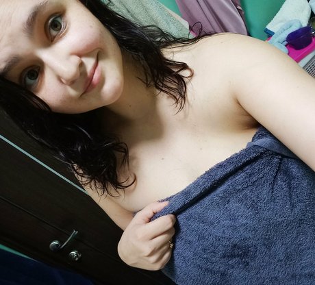 Foto di nudo di fuga di OnlyFans di Littlebbuunny