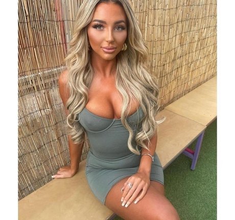 Foto di nudo di fuga di OnlyFans di Beth Amelia