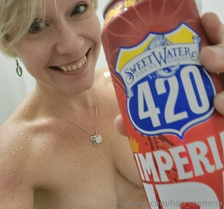 Foto di nudo di fuga di OnlyFans di Hopmomma