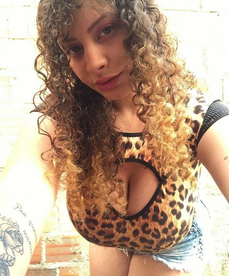 Foto di nudo di fuga di OnlyFans di Ashley Alves