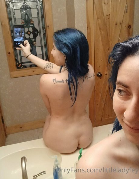Foto di nudo di fuga di OnlyFans di Littleladyfey