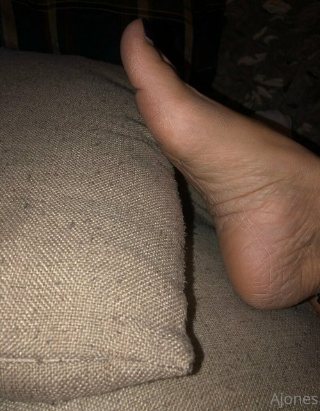 Foto di nudo di fuga di OnlyFans di Ajonesfeet