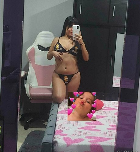 Foto di nudo di fuga di OnlyFans di Alm010599