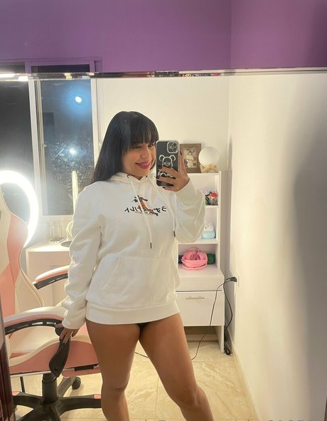 Foto di nudo di fuga di OnlyFans di Alm010599