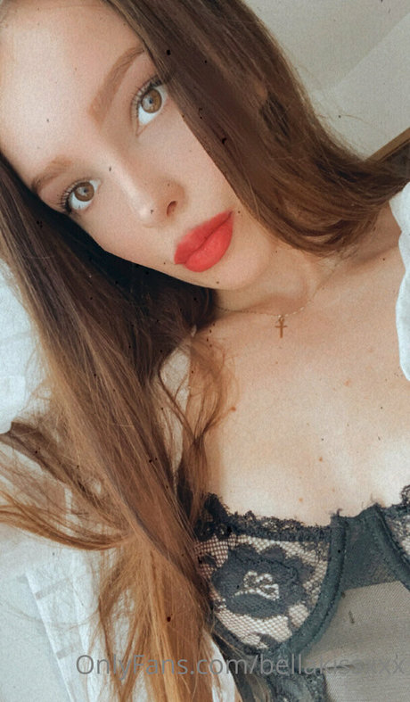 Foto di nudo di fuga di OnlyFans di Bellakissxxx