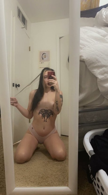 Foto di nudo di fuga di OnlyFans di Laurelhoneyyy