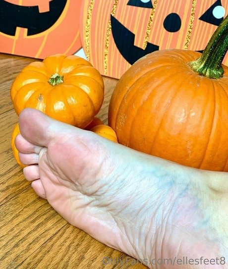 Foto di nudo di fuga di OnlyFans di Ellesfeet8