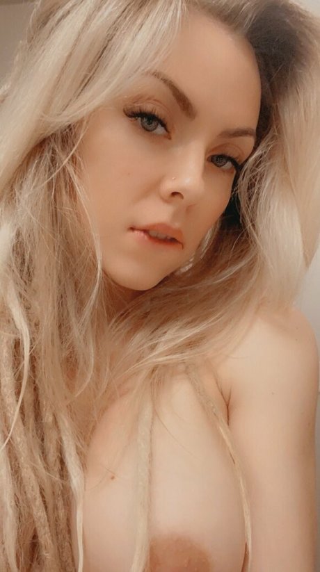 Foto di nudo di fuga di OnlyFans di Nina Rei