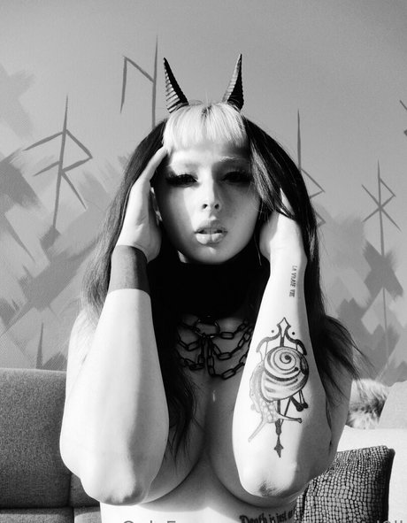 Foto di nudo di fuga di OnlyFans di Darkbarbied0ll