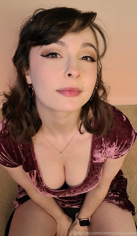 Foto di nudo di fuga di OnlyFans di Cherryvonfairyfree