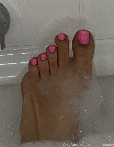 Foto di nudo di fuga di OnlyFans di Mzmulattobunny