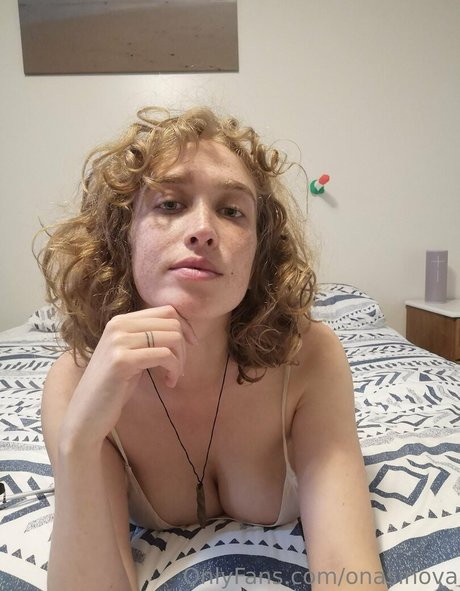 Foto di nudo di fuga di OnlyFans di Onasinova