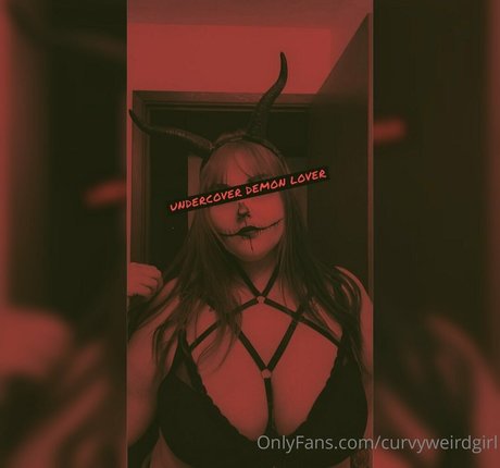 Foto di nudo di fuga di OnlyFans di Curvyweirdgirl