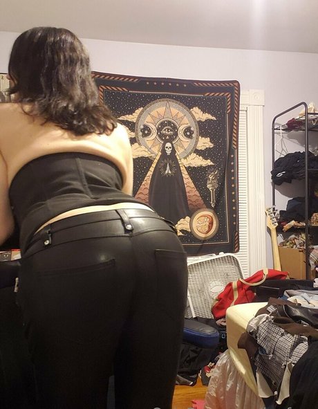 Foto di nudo di fuga di OnlyFans di Lanfear