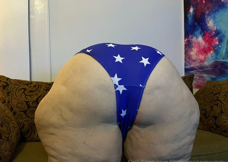 Foto di nudo di fuga di OnlyFans di Thecrimsonmommy