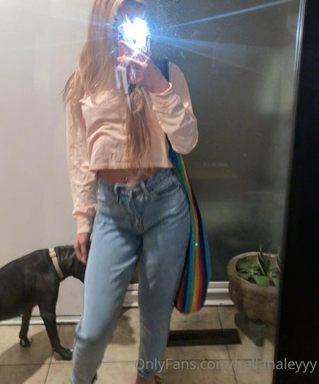 Foto di nudo di fuga di OnlyFans di Bellahaleyyy