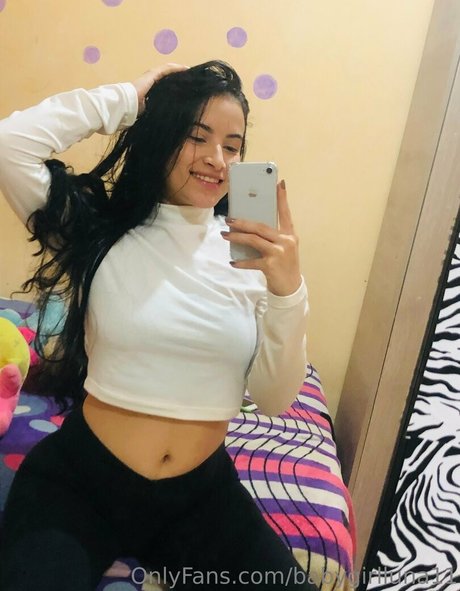 Foto di nudo di fuga di OnlyFans di Babygirlluna12