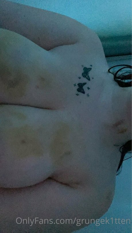 Foto di nudo di fuga di OnlyFans di Grungek1tten