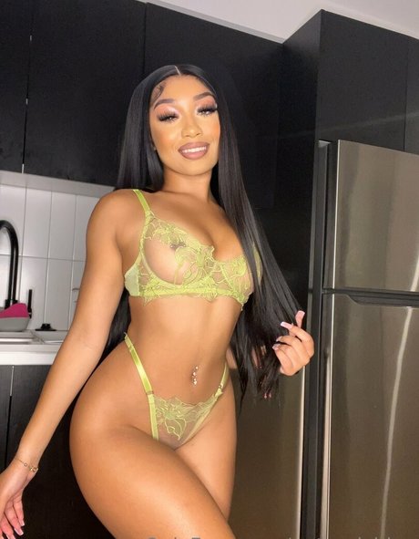 Foto di nudo di fuga di OnlyFans di Bubble Booty