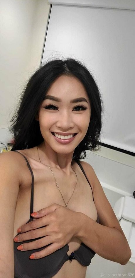 Foto di nudo di fuga di OnlyFans di Elizabeth Tran