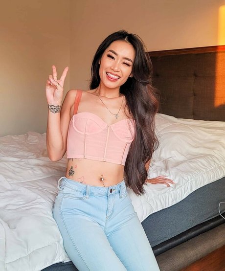 Foto di nudo di fuga di OnlyFans di Elizabeth Tran