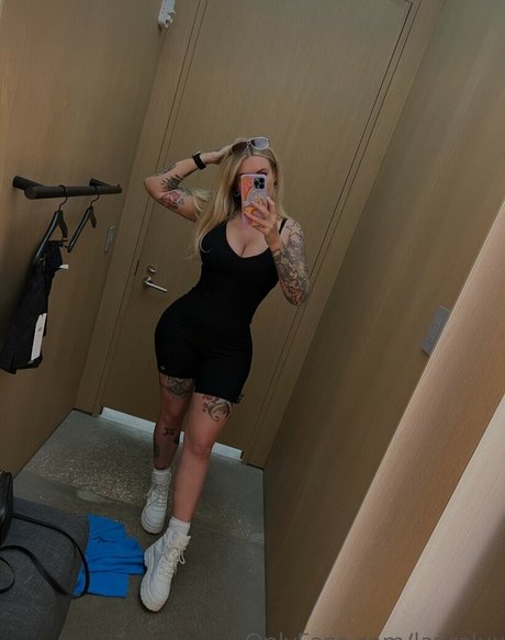 Foto di nudo di fuga di OnlyFans di Laura Lux