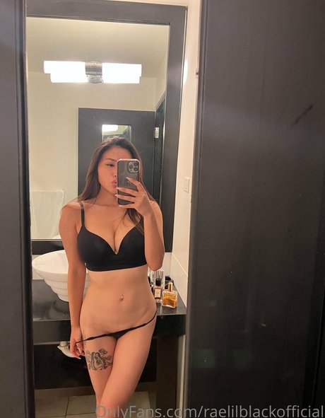 Foto di nudo di fuga di OnlyFans di Raelilblack