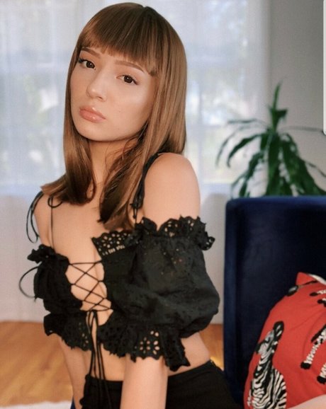 Foto di nudo di fuga di OnlyFans di Reiyoshida