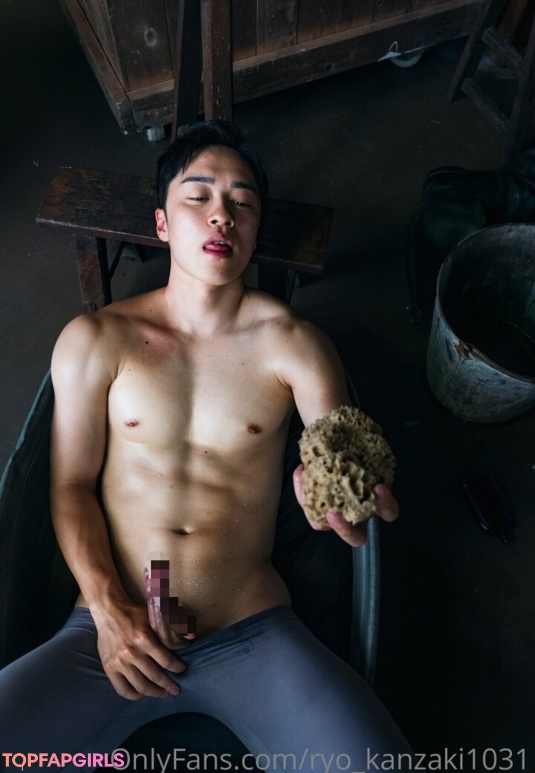 Foto di nudo di fuga di OnlyFans di Ryokanzaki1031 #43 Foto di nudo di fuga di OnlyFans di Ryokanzaki1031 #43