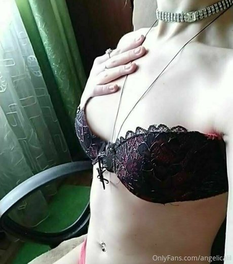 Foto di nudo di fuga di OnlyFans di Angelicalil