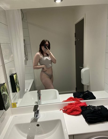 Foto di nudo di fuga di OnlyFans di Ashleysquirts