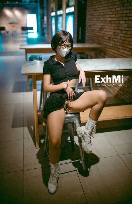 Foto di nudo di fuga di OnlyFans di Exhmi