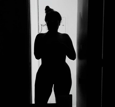 Foto di nudo di fuga di OnlyFans di Miabellydancerofficial