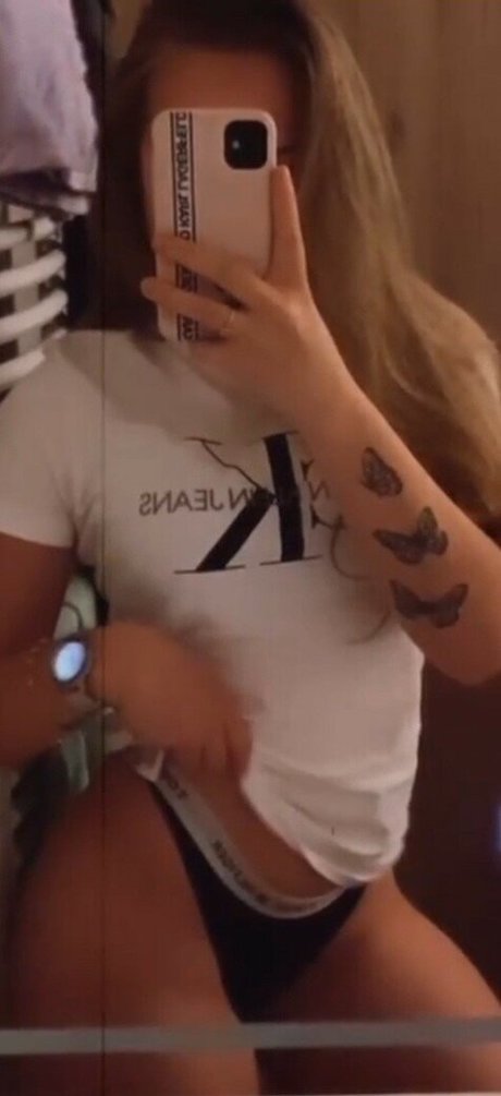 Foto di nudo di fuga di OnlyFans di Masa Iva Nusa