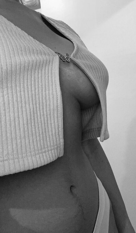 Foto di nudo di fuga di OnlyFans di Minoorita