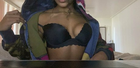 Foto di nudo di fuga di OnlyFans di Angelbabyrae