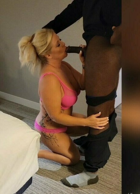Foto di nudo di fuga di OnlyFans di Neokblondehotwife