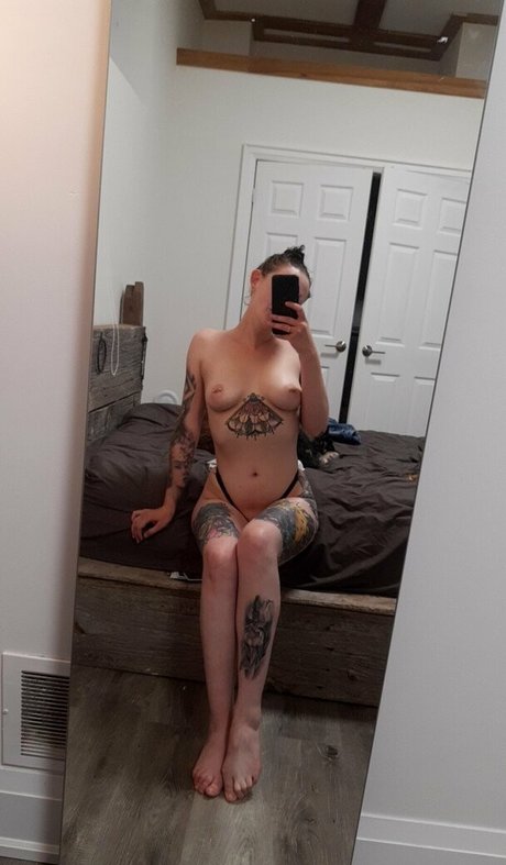 Foto di nudo di fuga di OnlyFans di Suicidekittenxo