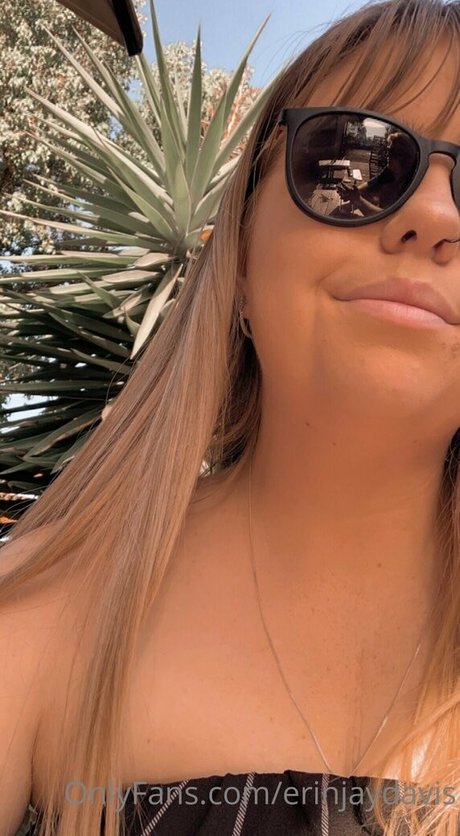 Foto di nudo di fuga di OnlyFans di Erinjaydavis