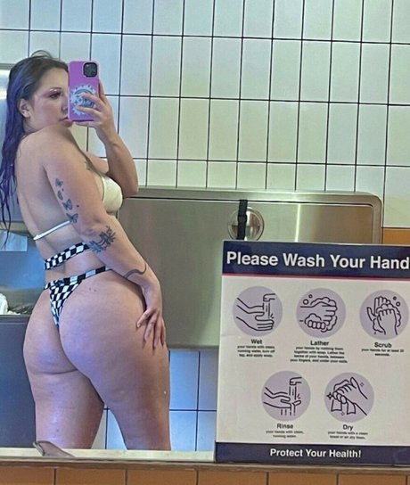 Foto di nudo di fuga di OnlyFans di Aquaaamami