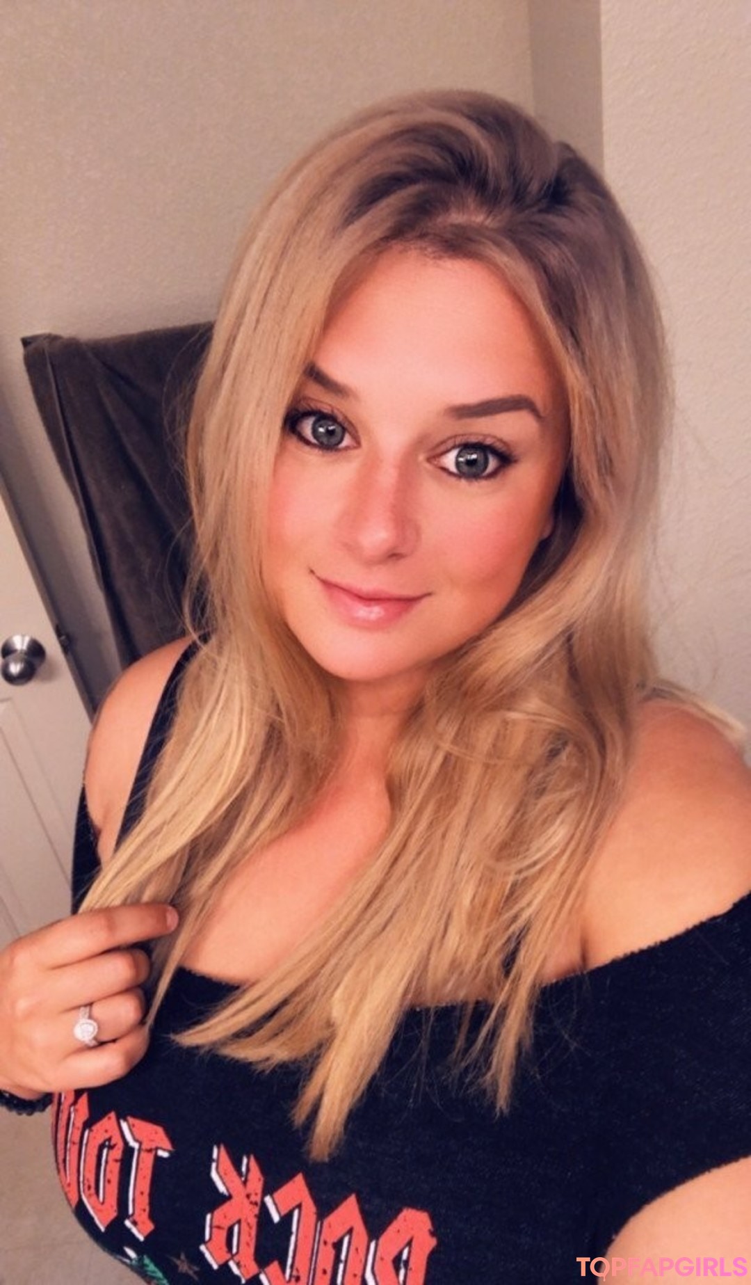 Foto di nudo di fuga di OnlyFans di Ashley Dawn #30 Foto di nudo di fuga di OnlyFans di Ashley Dawn #30