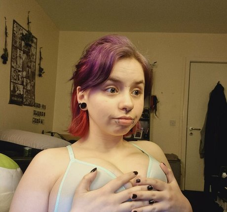 Foto di nudo di fuga di OnlyFans di Naughtynuka
