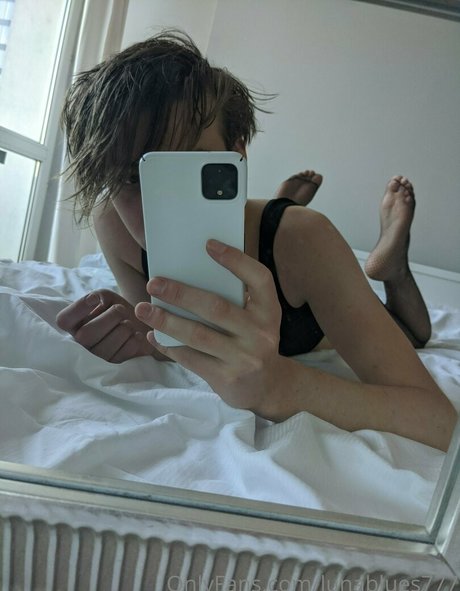 Foto di nudo di fuga di OnlyFans di Lunablues777
